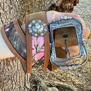 37.5” Justin Bling brown leather and pink camo belt with gorgeous crystals.37.5”